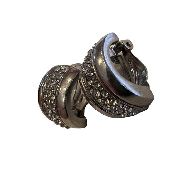 Vintage Clip On Earrings - Picture 3 of 4